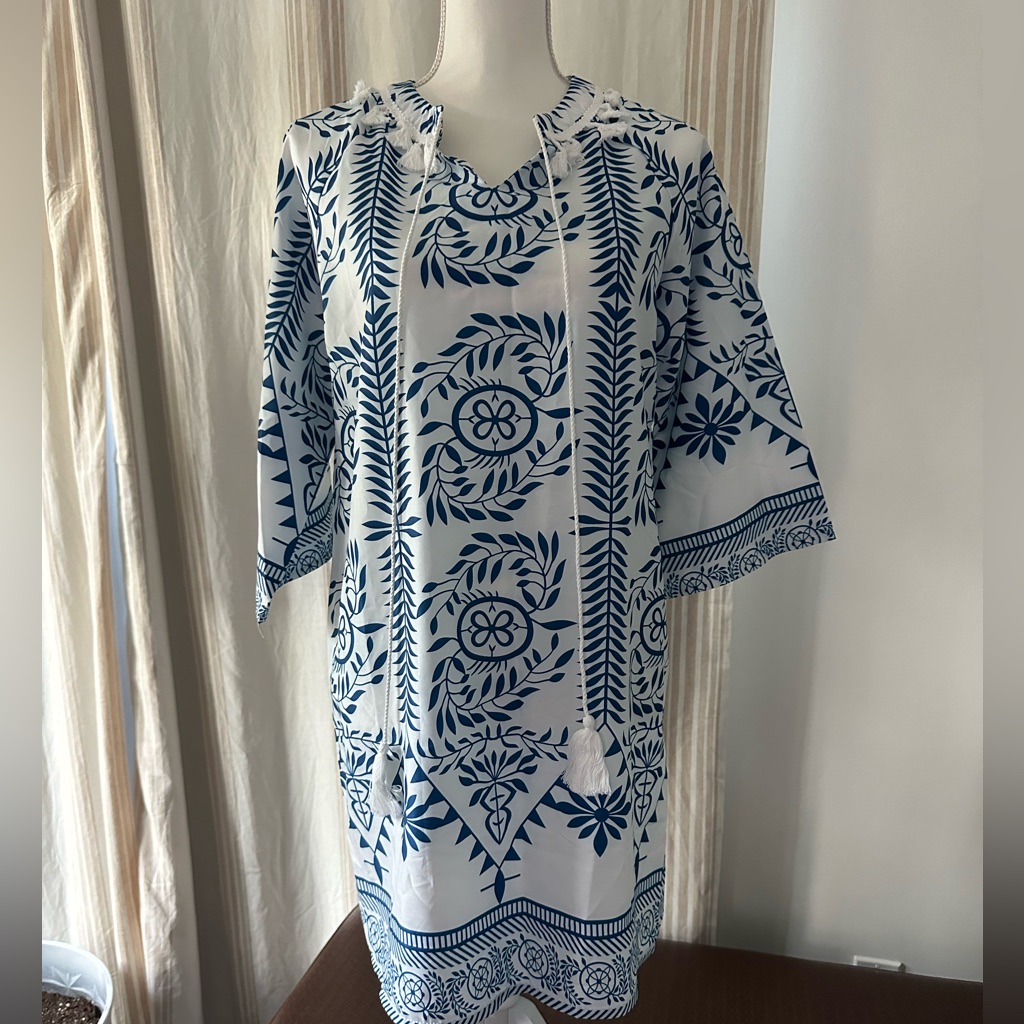 Use As A Dress Or CoverUp Blue And White Size SmallPolyester Use As A Dress Or CoverUp Blue And White Size SmallPolyester